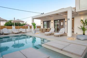 Ferienhaus für 4 Personen, mit Whirlpool und Pool sowie Garten in Kalamaki