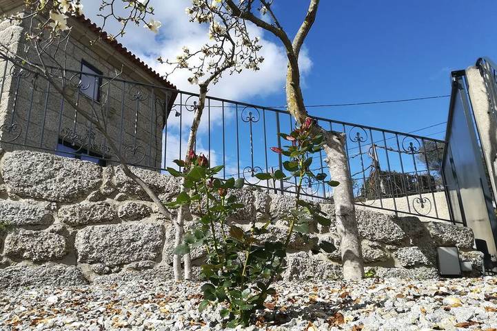Location de vacances pour 8 personnes, avec jardin dans Pinheiro