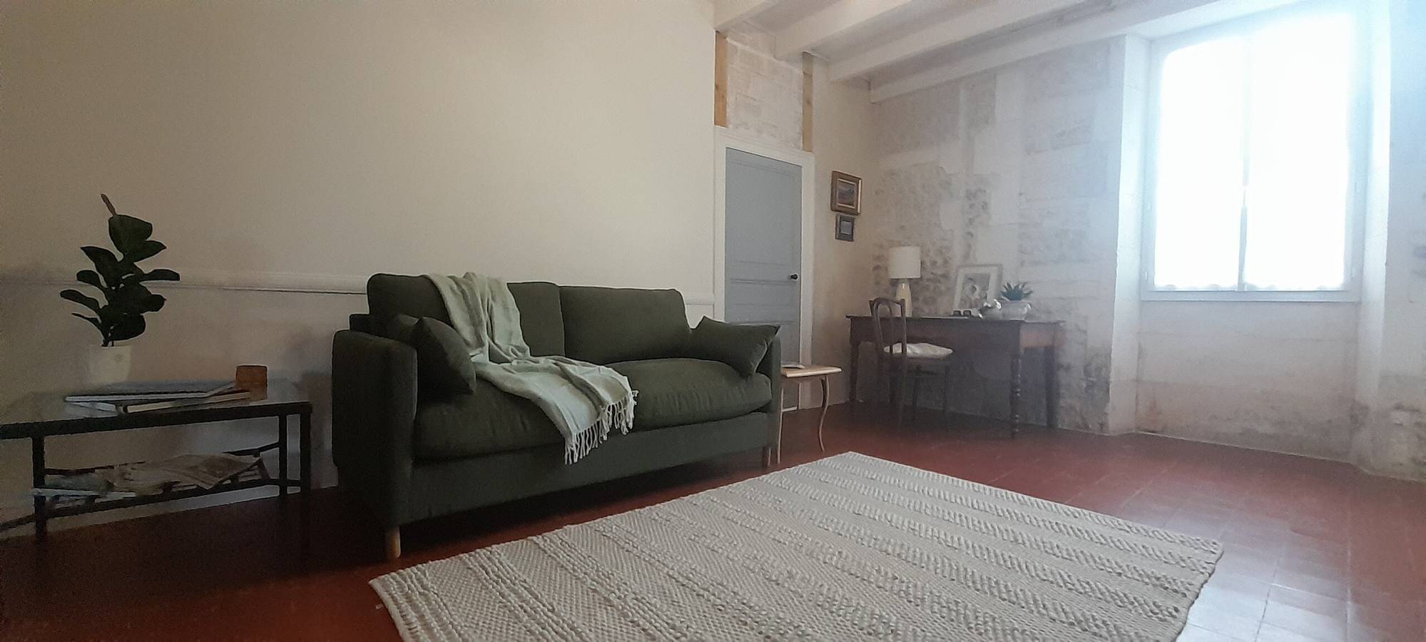 Gîte « Location de Vacances » avec terrasse privée, jardin privé et Wi-Fi in Ambleville, Charente