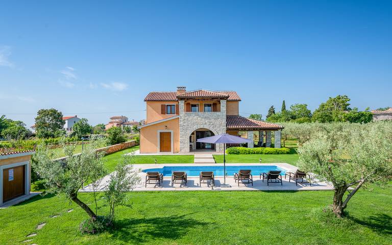 Villa für 8 Personen, mit Garten und Pool sowie Terrasse - 1