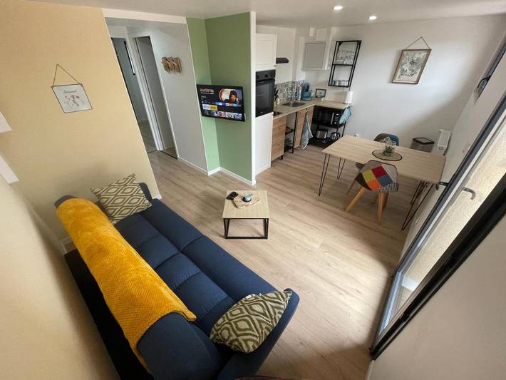 Gîte pour 3 personnes, avec piscine ainsi que jardin et vue à Givors