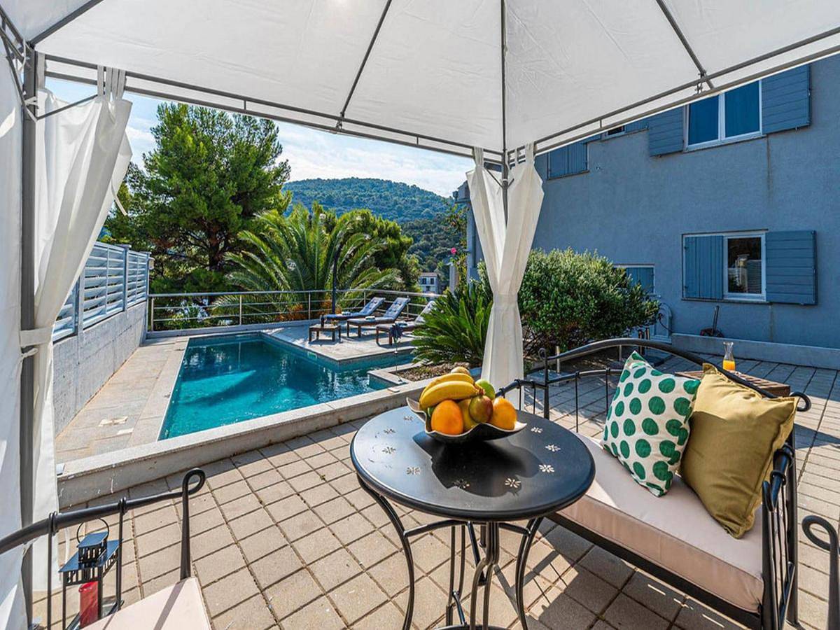 Six-Bedroom Villa with Pool in Dubrovnik-Neretva