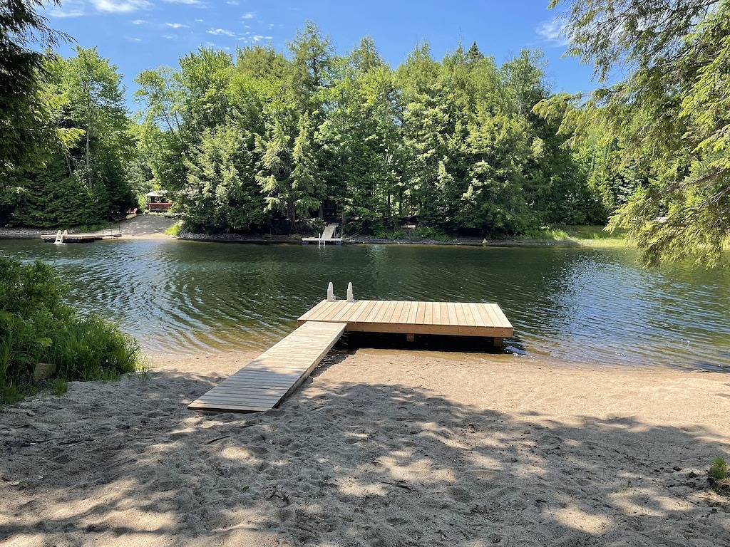 Waterfront Muskoka Cottage | Hot Tub, Fire Pit, Bbq and Canoes in Muskoka