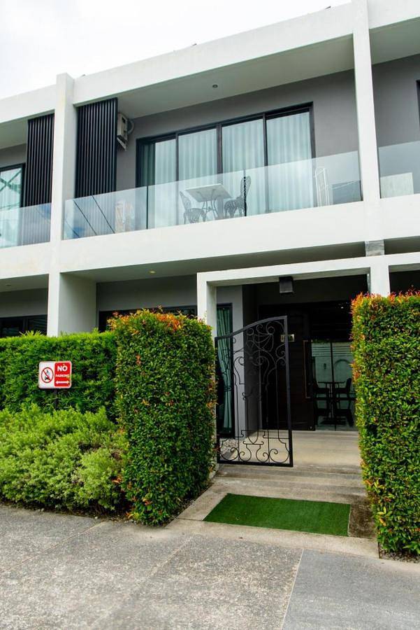 Villa för 6 Personer, med barnpool samt utsikt och pool och trädgård i Kamala