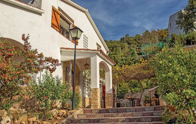 Location de vacances pour 8 personnes, avec Terrasse ainsi que Jardin et Piscine à Santa Susanna - 3
