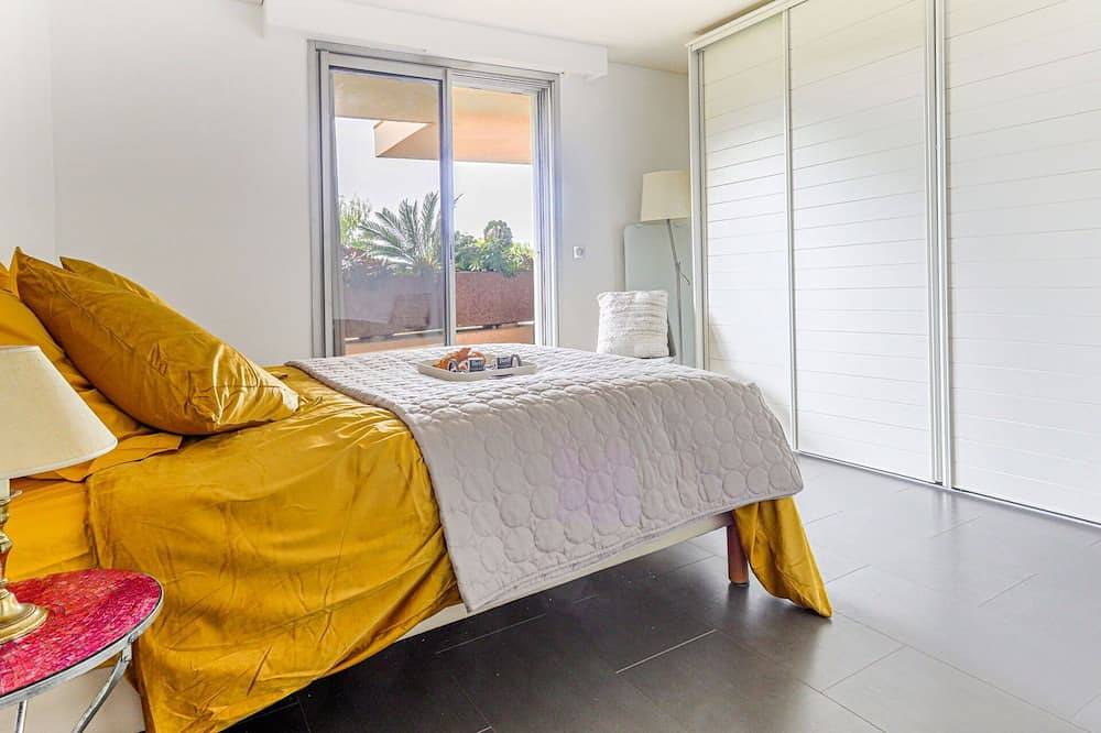 Entire apartment, Nice apartment for 4 guests with pool, Wifi, Tv, terrace and pets allowed in Èze, Nice region