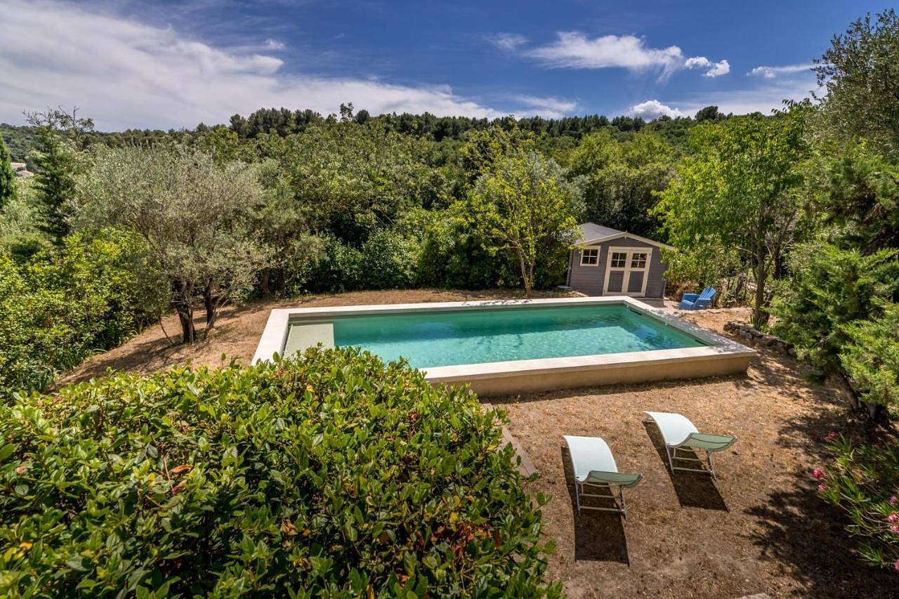 Maison Avec Piscine - Proche Avignon - Wifi Gratuit in Sauveterre, Région de Nîmes