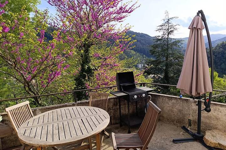 Location de vacances pour 4 personnes, avec jardin à Saint-Sauveur-de-Montagut