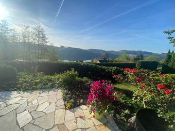 Ferienhaus für 4 Personen, mit Garten und Seeblick sowie Ausblick am Biggesee