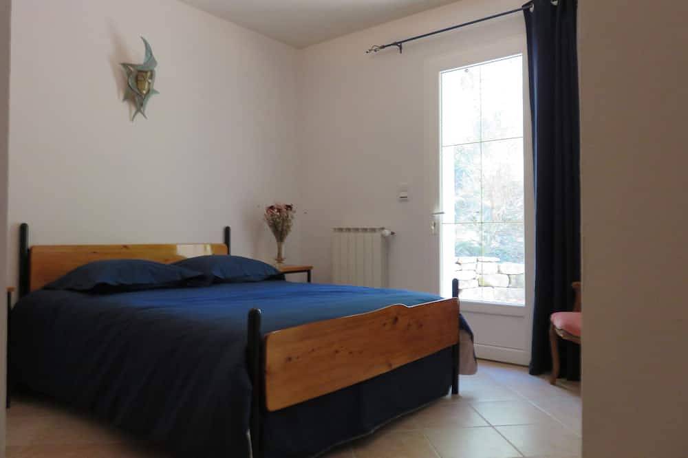 Entire apartment, A paradise for cyclists, mountain bikers, hikers and nature lovers. in Eygaliers, Nyons region