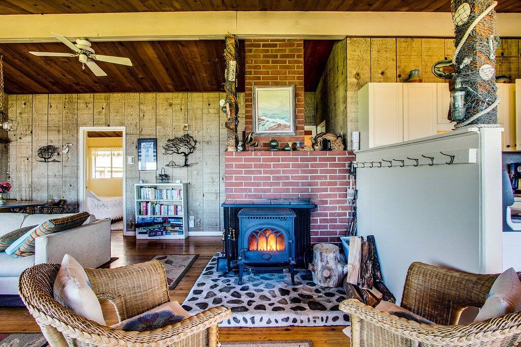 Gemütliches Haus am Meer w / Hund-freundliche Haltung, tolle Aussicht! 3 Blocks zum Strand! in Arch Cape, Clatsop County