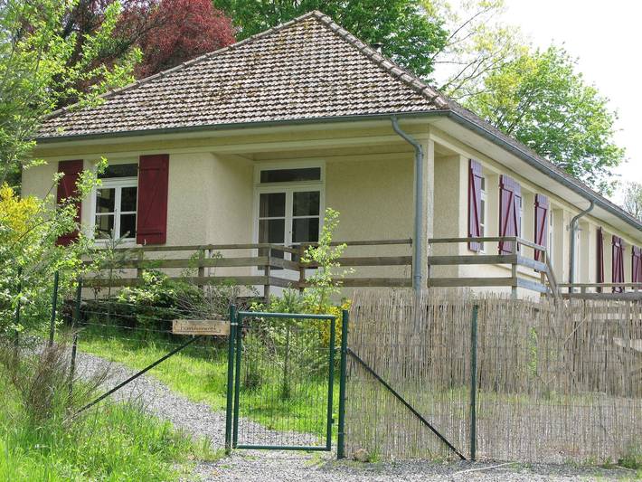 Location de vacances pour 6 personnes, avec Terrasse ainsi que Jardin et Piscine dans Cuzy