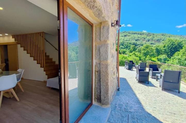 Gîte pour 5 personnes, avec balcon et jardin