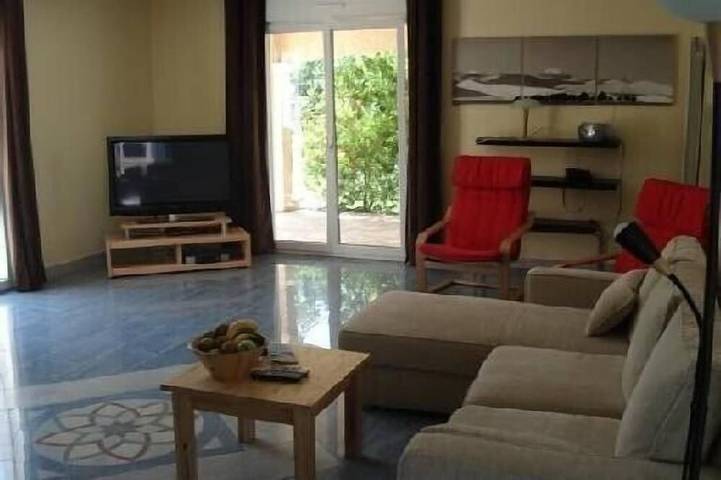 Villa private pool gym 5km Med beach WiFi .Child 1m pool protection etc option in Portiragnes, Côte d'Améthyste