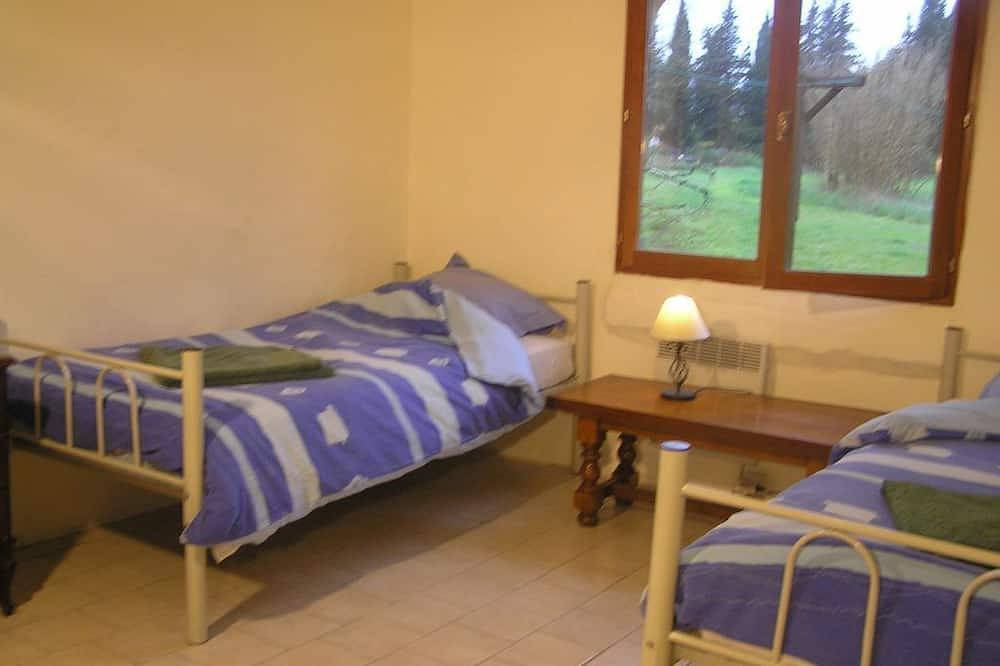Independent  Cottage 2 bedrooms, garden pool Wifi set in meadows &  great views in Sauve, Región de Le Vigan