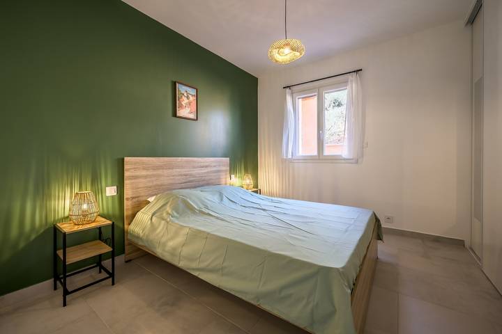 Ganze Wohnung, Ferienwohnung für 5 Personen mit Pool in Roussillon, Regionaler Naturpark Luberon