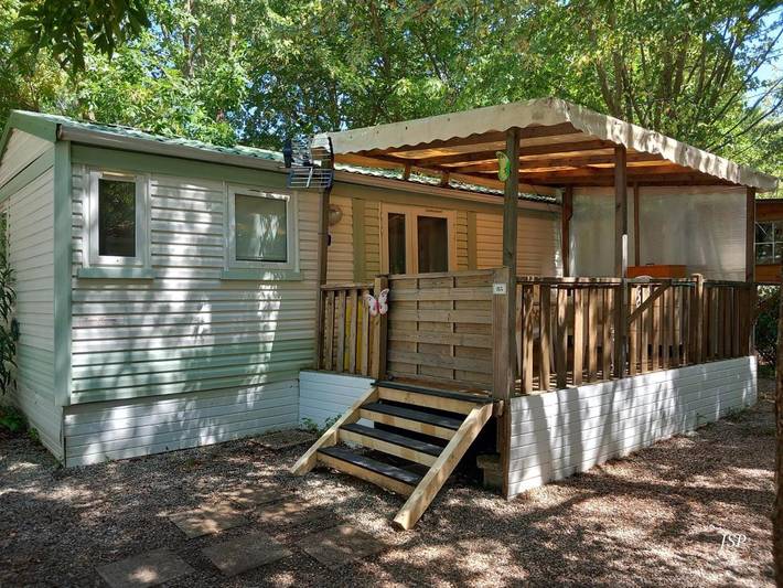 Gîte pour 4 personnes, avec Terrasse ainsi que Jardin et Piscine à Vaudreuille