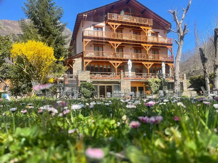 Hotel para 2 personas, con jardín además de vistas y balcón - 1