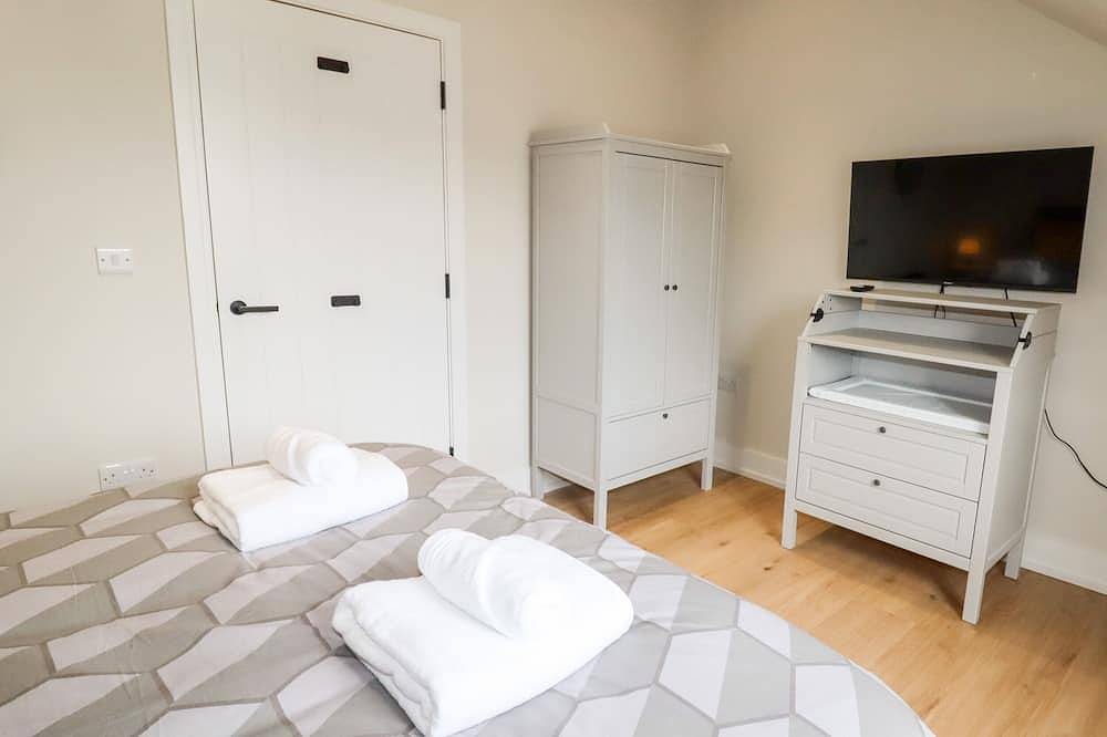 Cheshire View, pet friendly, character holiday cottage in Buxton in Derbyshire