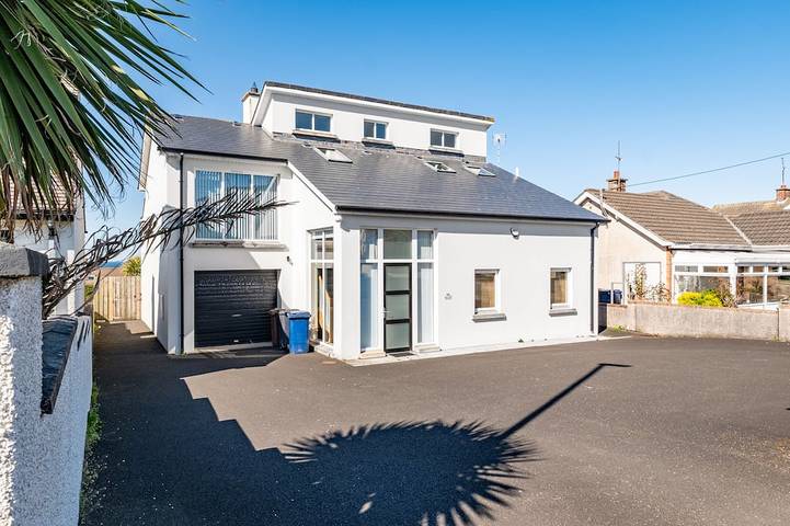 Holiday home for 9 people, with balcony and garden in Portstewart