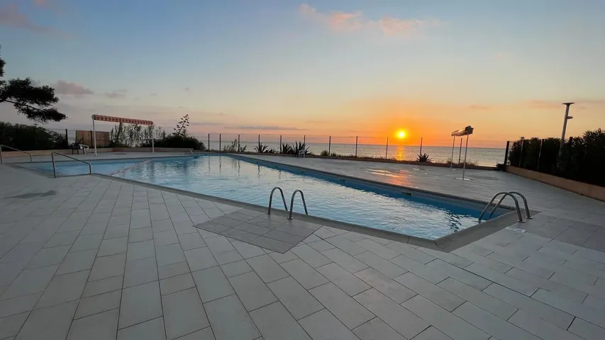 Apartamento de vacaciones para 4 personas, con piscina además de jardín y vistas - 1