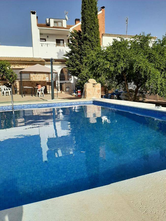 Apartamento para 20 personas, con Balcón y Terraza además de Piscina y Vistas en El Toboso