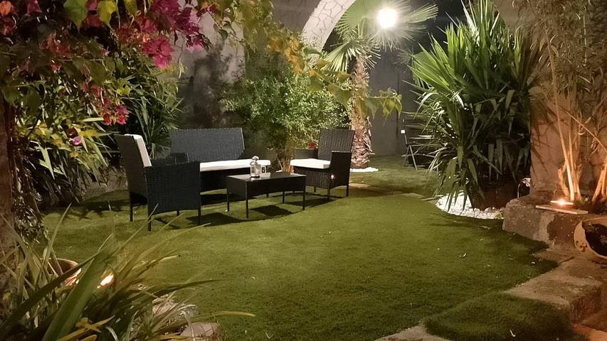 Location de vacances pour 5 personnes, avec jardin à Adrano