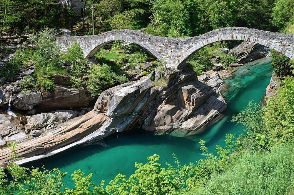 Ferienhaus im romantischen Verzasca Tal, Baden im Fluss, ideal für Familien und in Lavertezzo, Tessiner Alpen