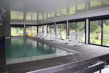 Gîte pour 10 personnes, avec jardin et jacuzzi à Le Saulcy