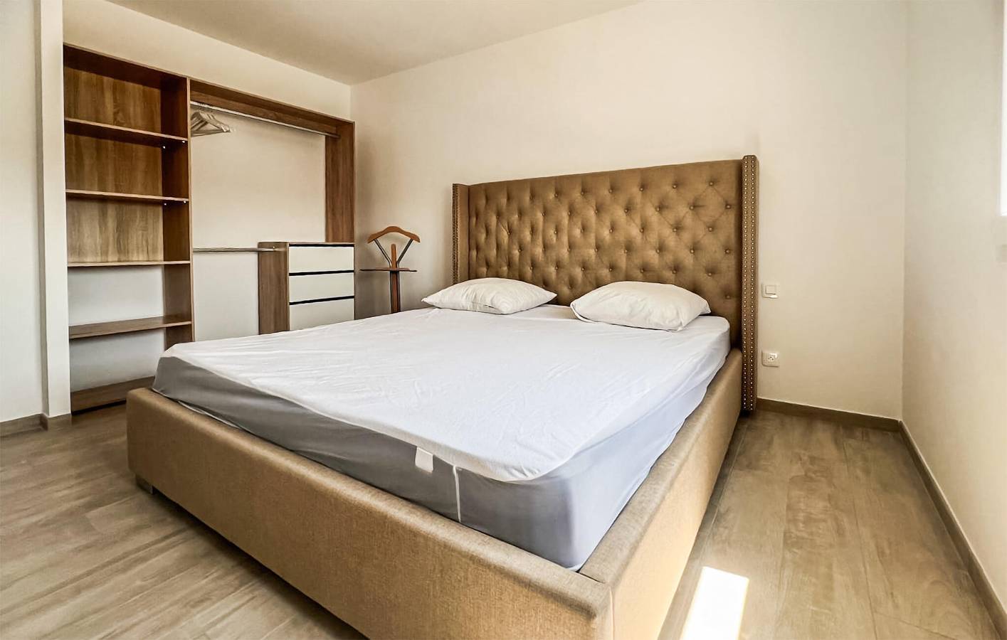 Appartement confortable avec piscine, parking, WiFi - Montignargues à 2 km in Saint-Geniès-de-Malgoirès, Région de Nîmes