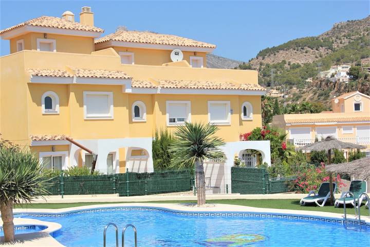 Ferienhaus für 6 Personen, mit Balkon und Terrasse sowie Garten und Pool in Maryvilla