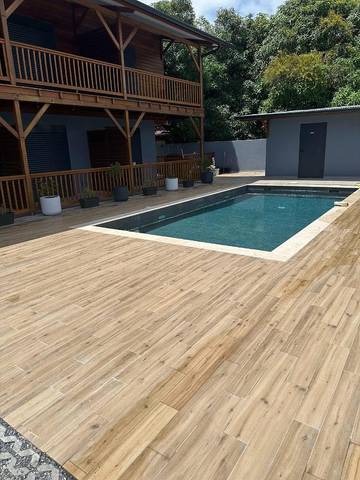 Gîte pour 4 personnes, avec terrasse et piscine dans Plage de Montabo