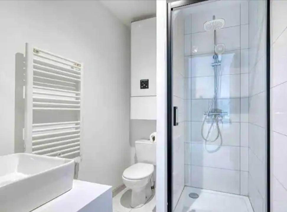 Appartement entier, One-Bedroom Apartment in Douvres-la-Délivrande, Région de Caen