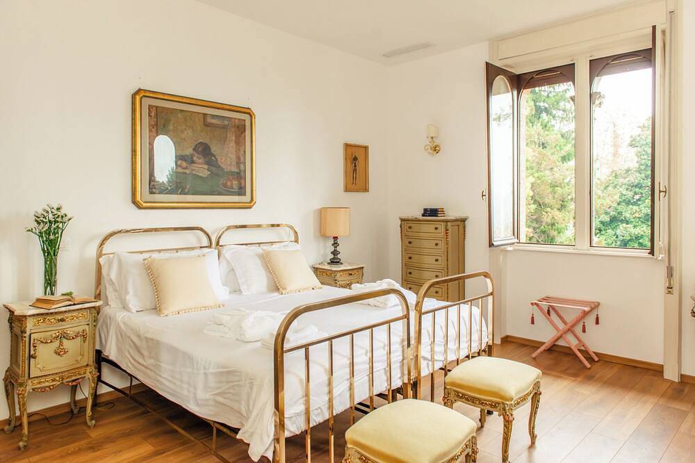 Villa Evelina - Sechs Schlafzimmer Villa, Schläft 13 in Travedona, Travedona Monate