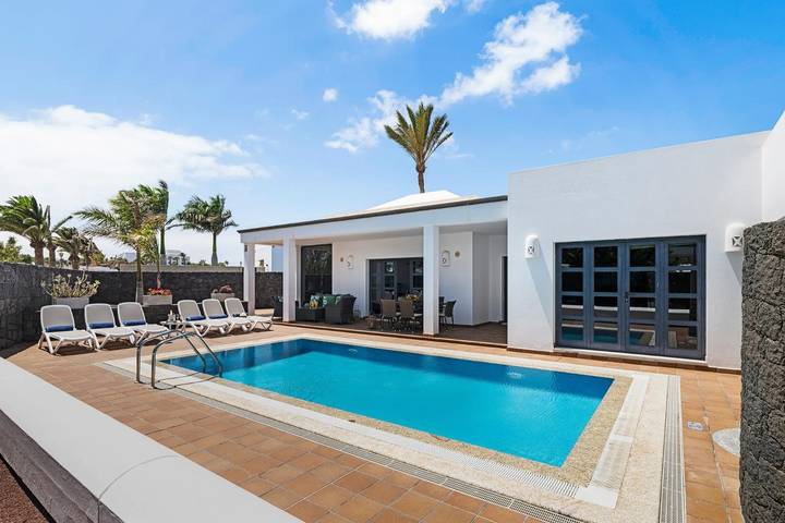 Villa voor 6 personen, with uitzicht op zee and tuin as well as zwembad in 