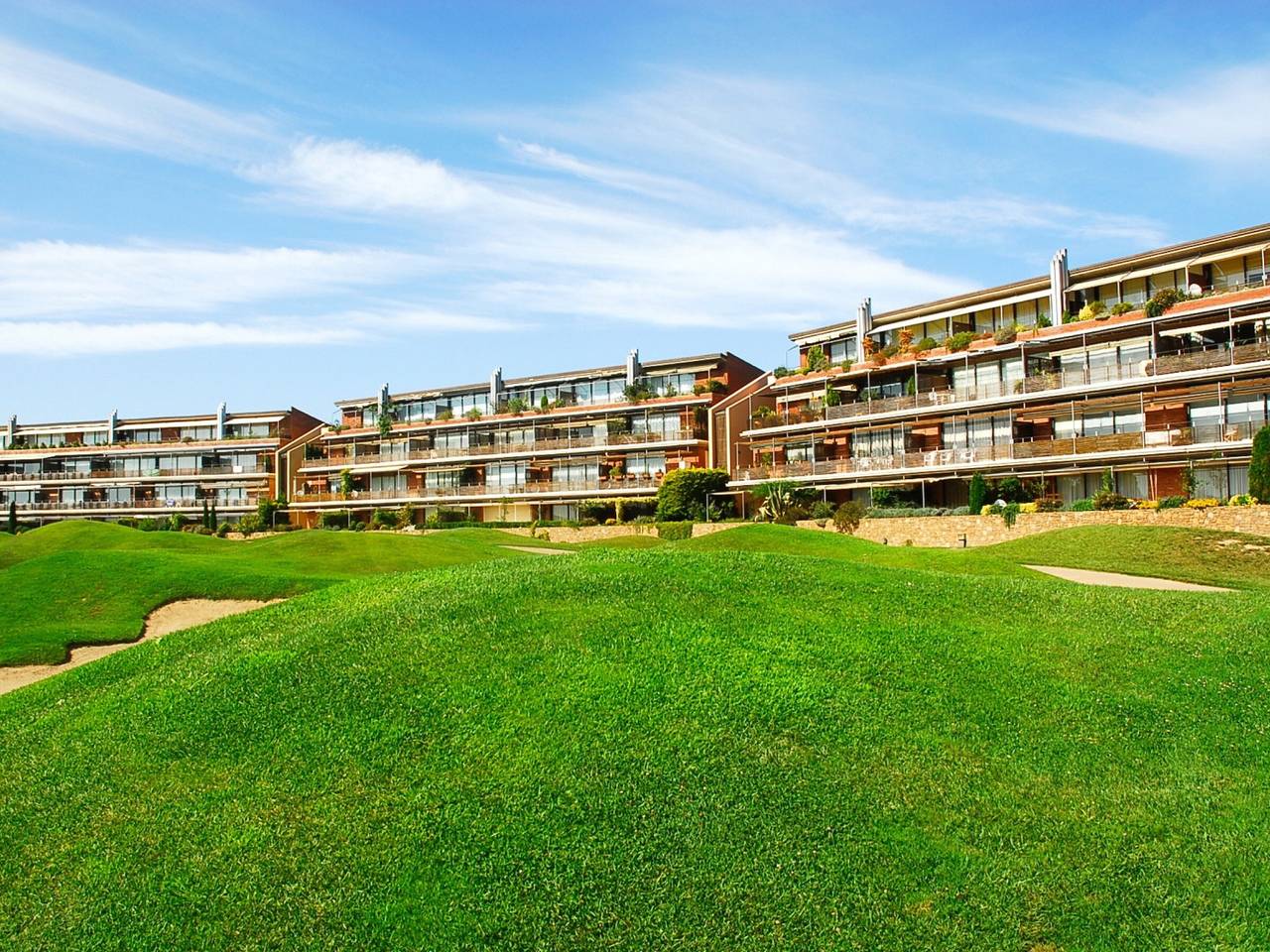 Studio entier, Studio élégant près du golf avec piscine commune, terrasse, climatisation in Gualta, Costa Brava