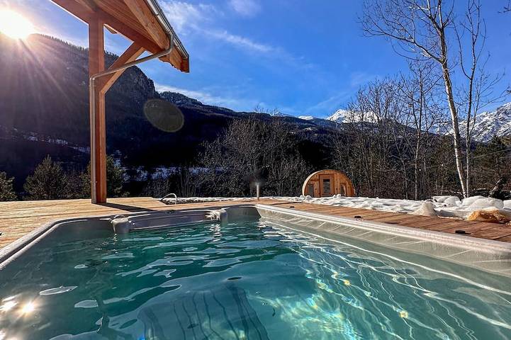 Gîte pour 14 personnes, avec Jacuzzi ainsi que Terrasse et Sauna à Les Vigneaux