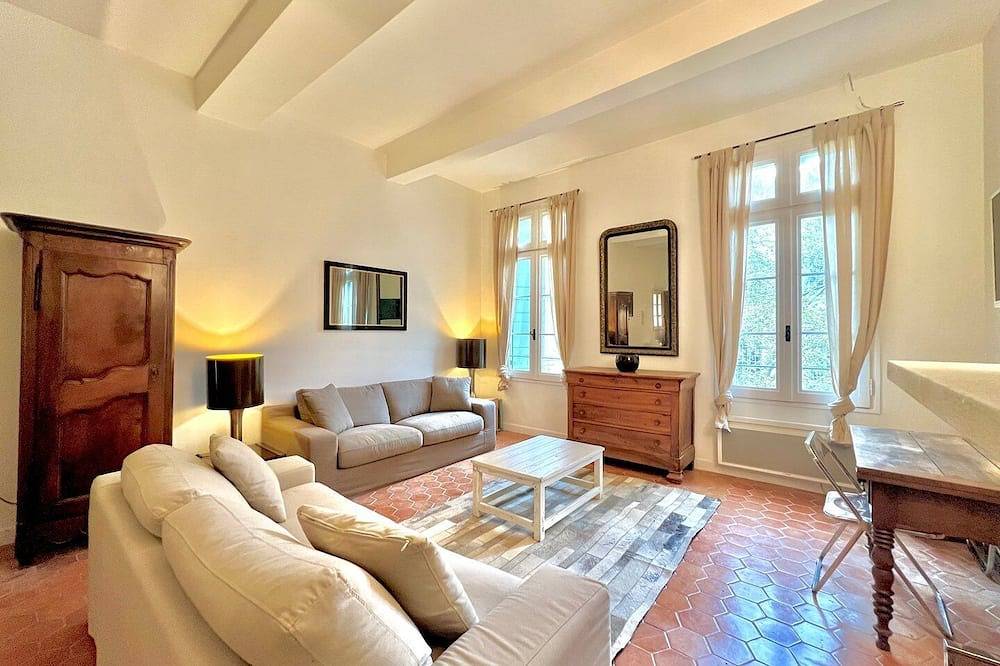 Entire apartment, Le 100% Uzès, Right in the Historic Center in Uzès, Nimes region