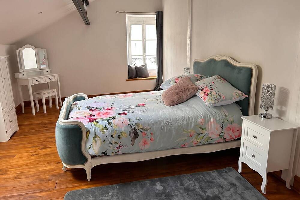 Villa Carre Sleeps4 end of terrace town house in Le Dorat, Bellac und Umgebung