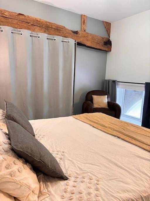 Location de vacances pour 8 personnes, avec piscine et terrasse à Coulonges-Cohan - 4