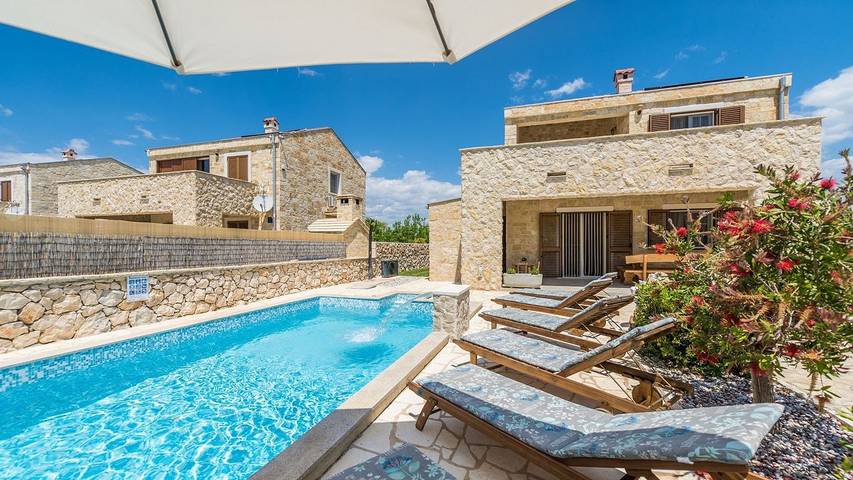 Villa für 6 Personen, mit Garten und Pool in Privlaka