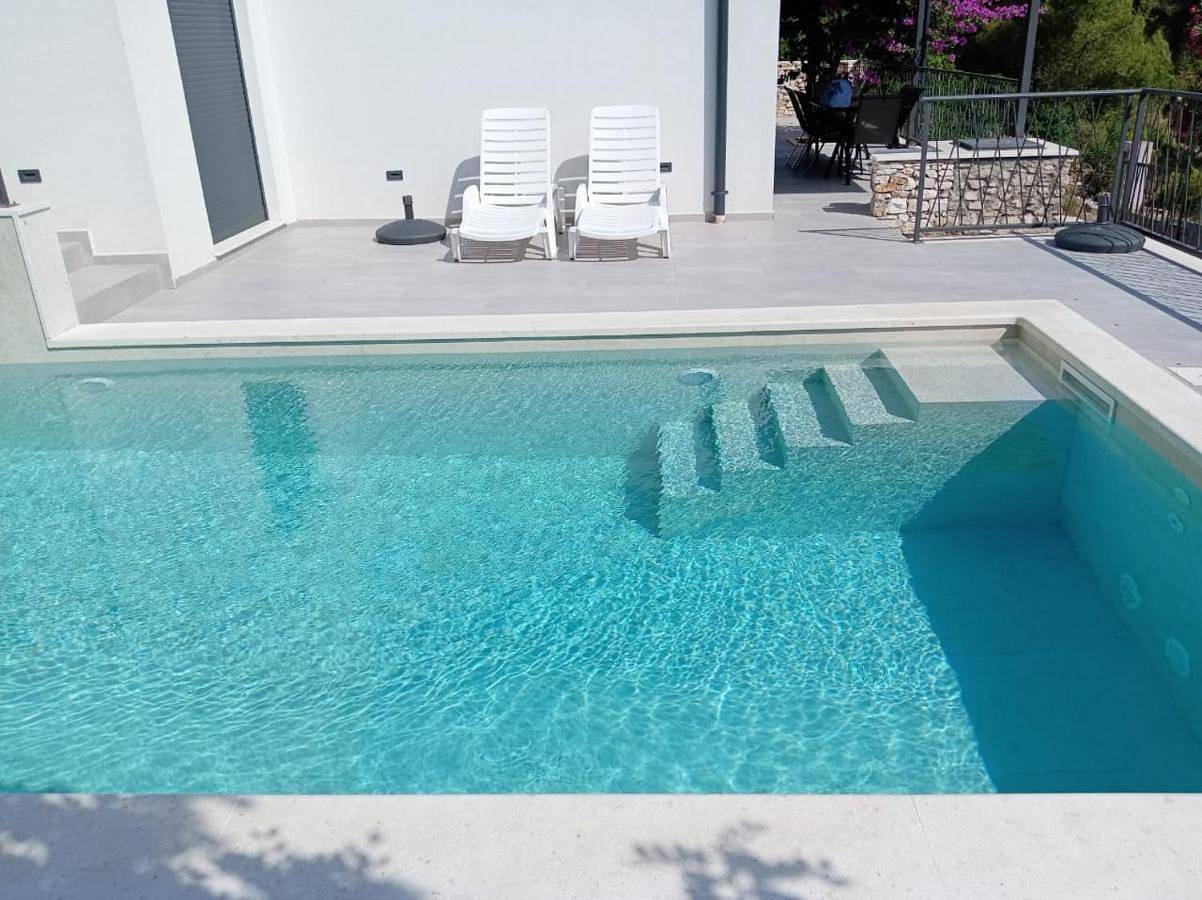 Villa Mala Smišna Poolside Paradise by the Sea in Maslinica, Šolta