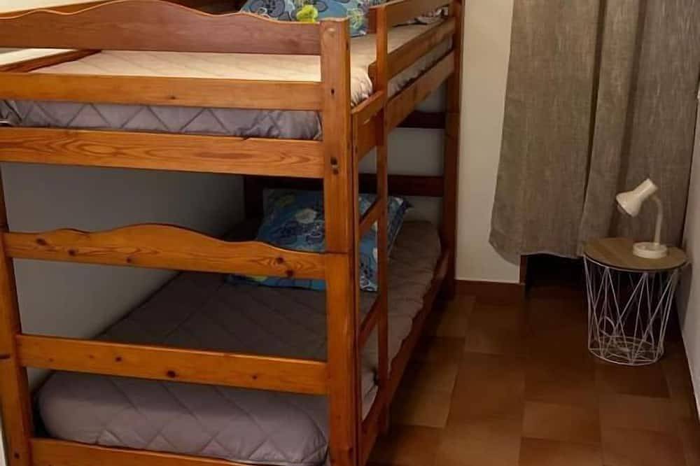 Renting the Prince 4/6 persons in Rûnes in Pont-de-Montvert-Sud-Mont-Lozère, Cevenas