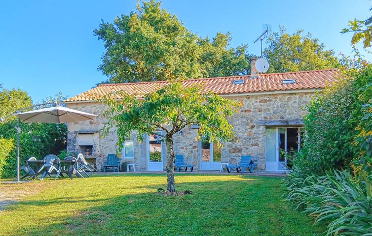 Gîte pour 6 personnes, avec terrasse, animaux acceptés à Landeronde