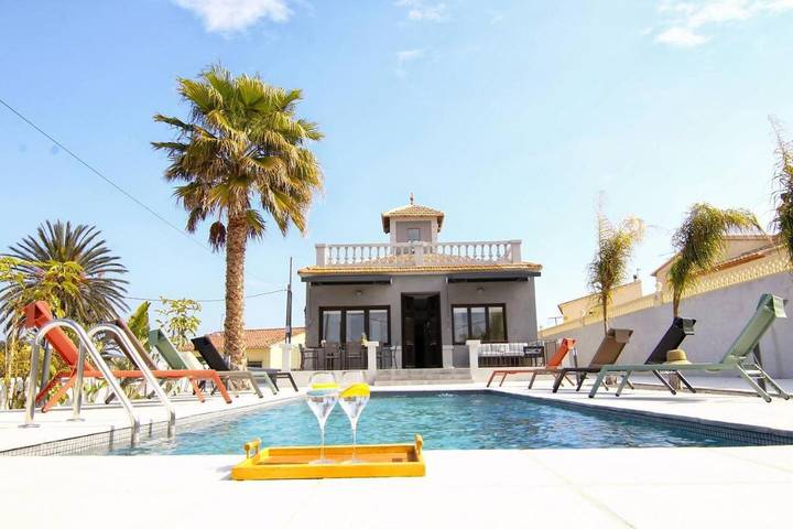 Chalet para 8 personas, con piscina y jardín - 1