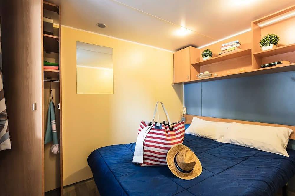 Campsite Le Val de Durance **** - Mobil-home Classic 3 rooms 4 adults + 2 children air-conditioned in Cadenet, Parc naturel régional du Luberon