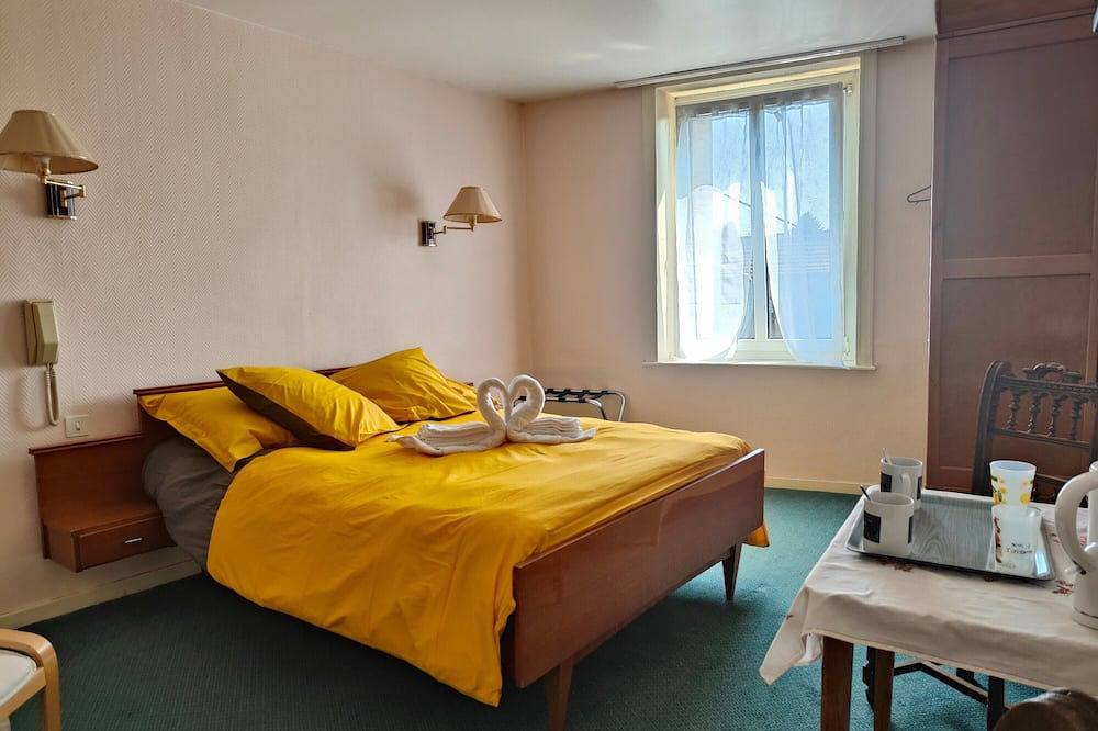 Entire apartment, “Domaine du Houx” Room with Shared Terrace, Balcony and Wi-Fi in La Vôge-les-Bains, Épinal region