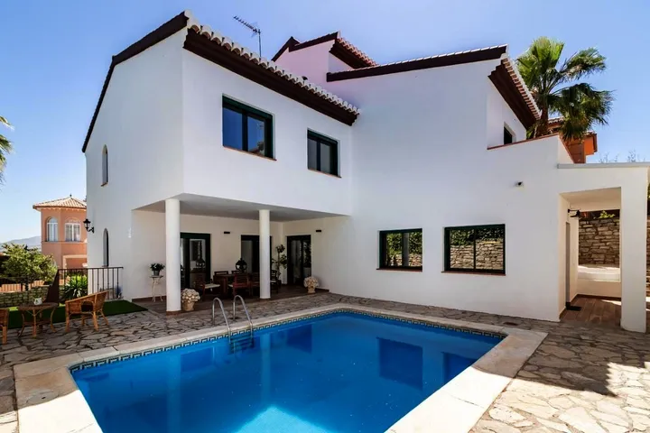 Chalet para 12 personas, con vistas además de piscina y jardín, Se admiten mascotas - 1