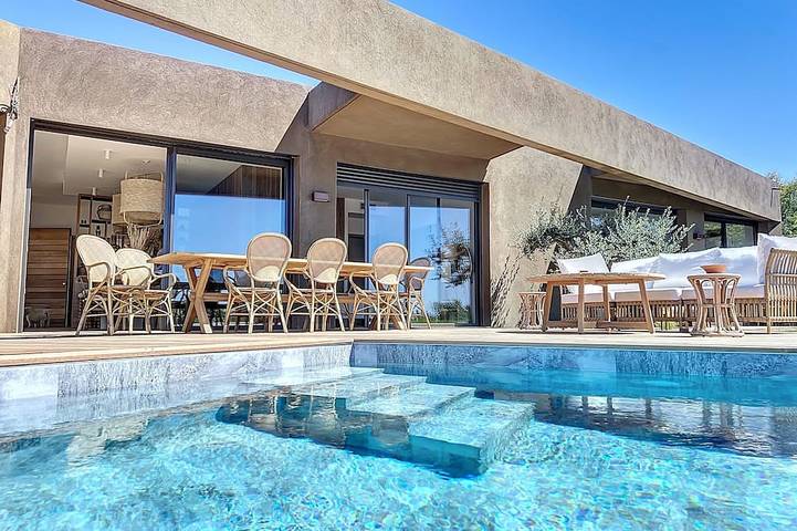 Location de vacances pour 8 personnes, avec terrasse et jardin dans Plage de la Marine de Davia