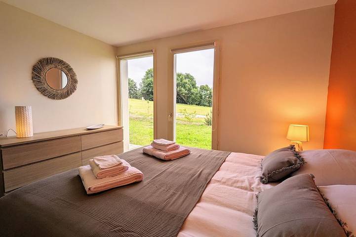 Gîte pour 6 personnes, avec jardin dans Le Mas-de-Tence - 2